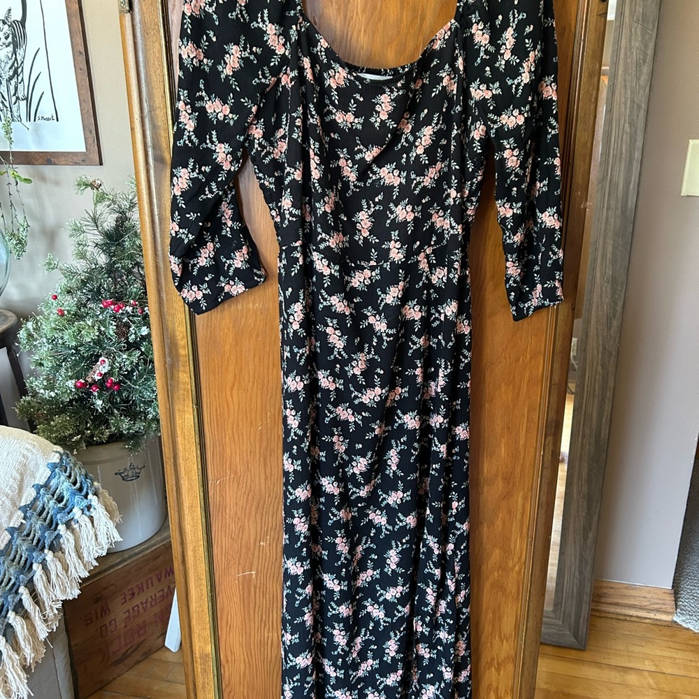 NWOT Lush Midi Dress, Small.